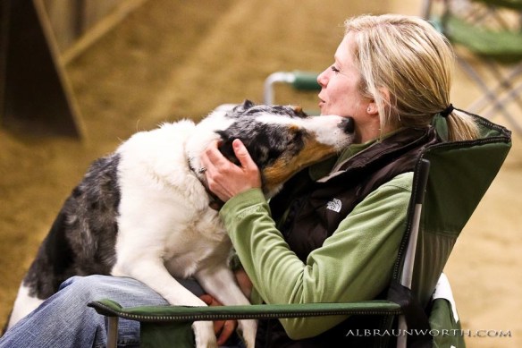 253696_521072174622666_1845984397_n